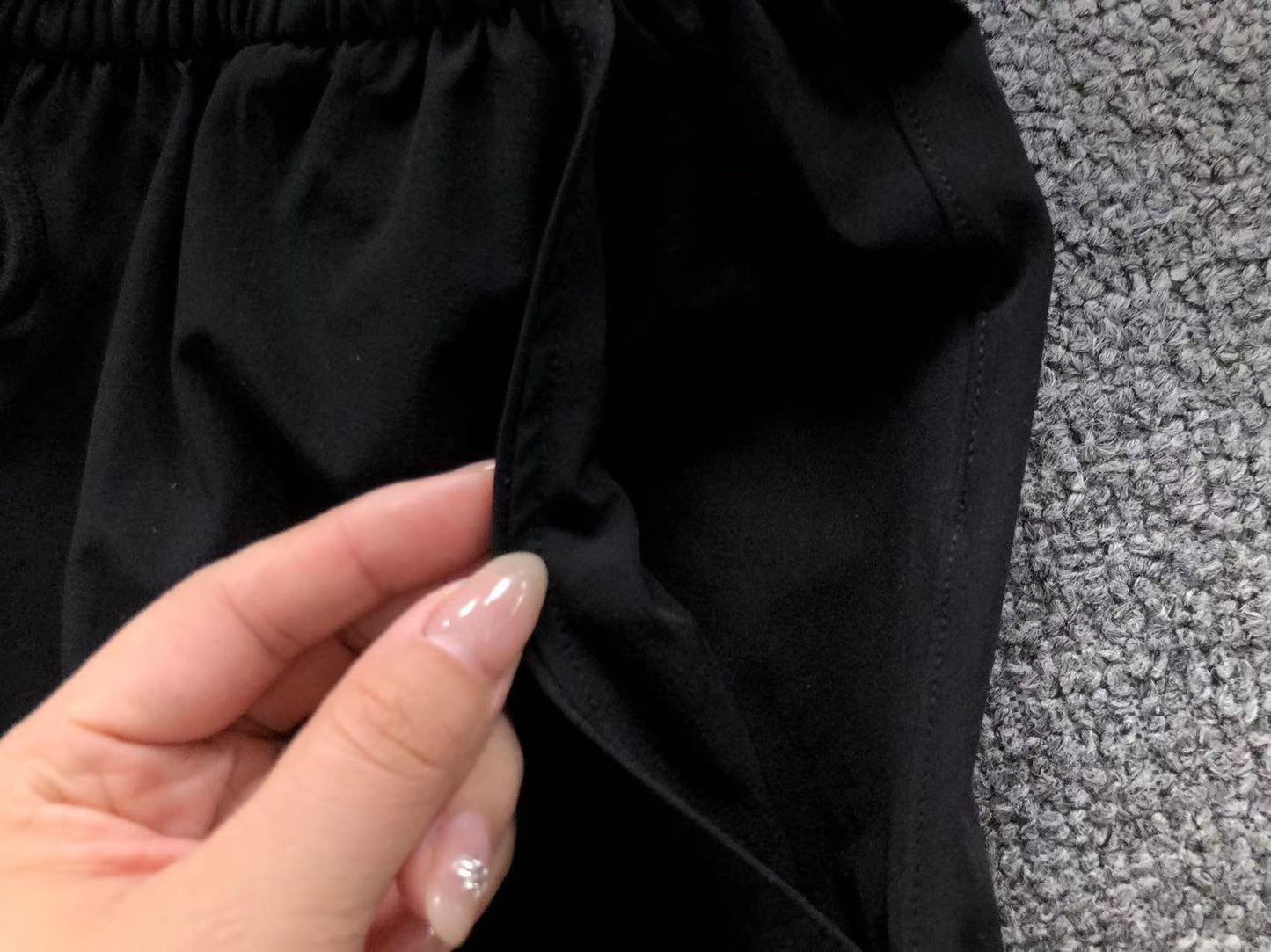 Calça elástica ALO moletom cargo