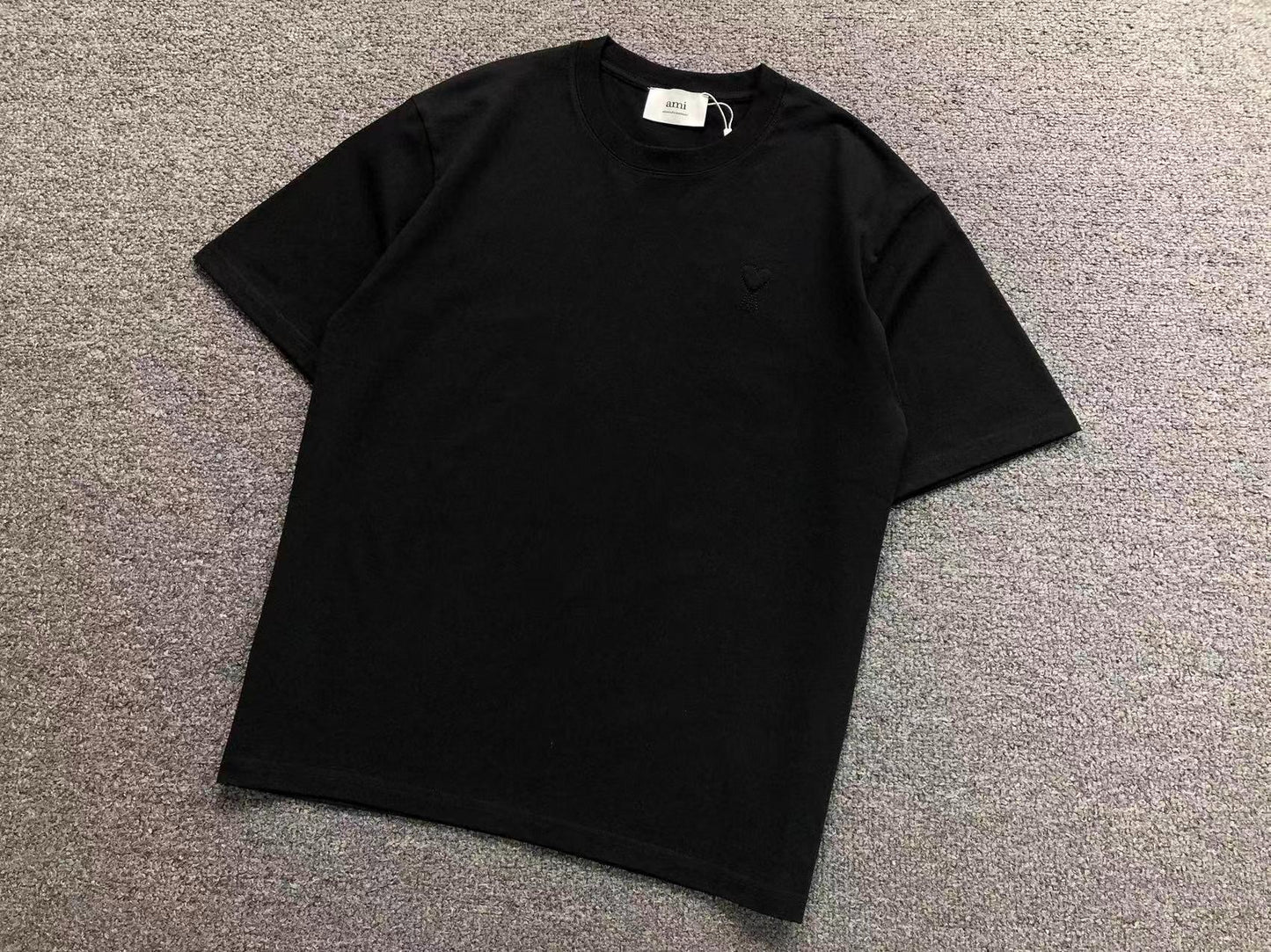 Camiseta AMI Paris Logo Coração Mini Bordado