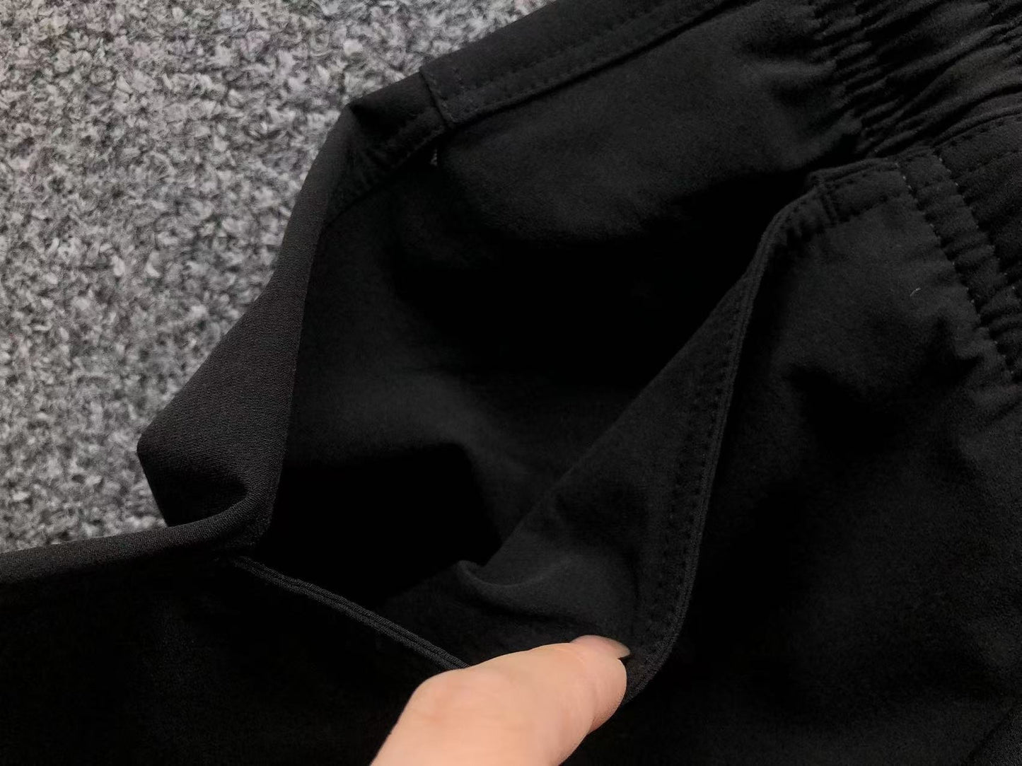 Calça elástica ALO moletom cargo