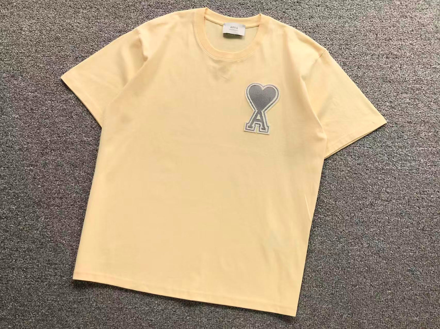 Camiseta AMI Paris Patch Logo Coração