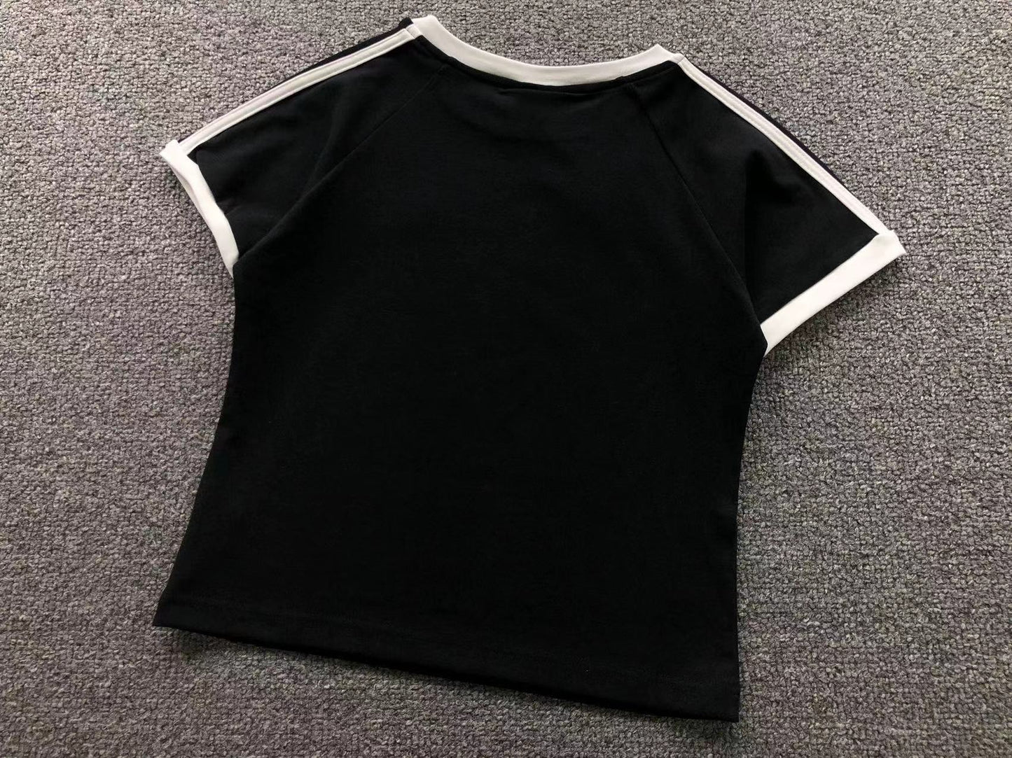 Camiseta Adidas Raglan Core 3-Stripes Feminina