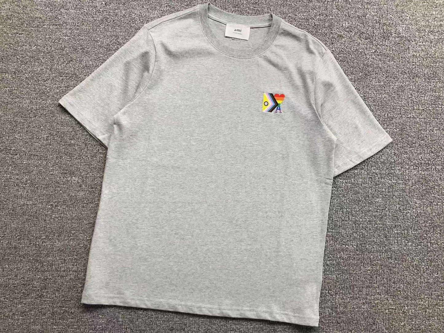 Camiseta AMI Paris Multicolor Heart Edition