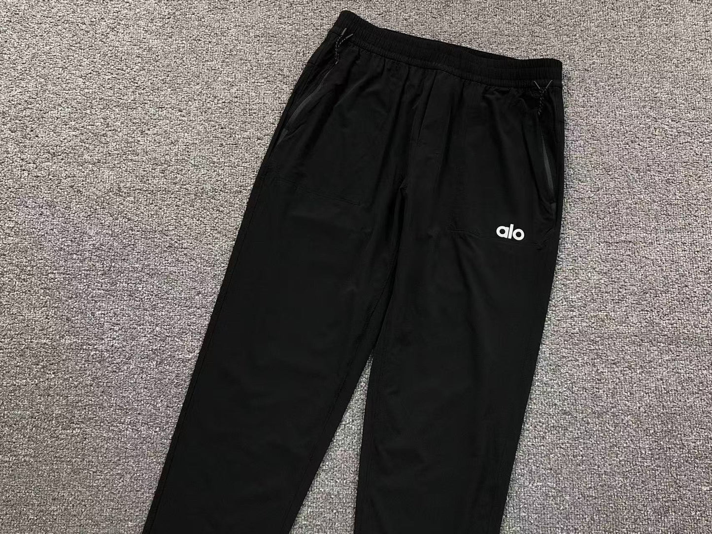 Calça elástica ALO moletom cargo