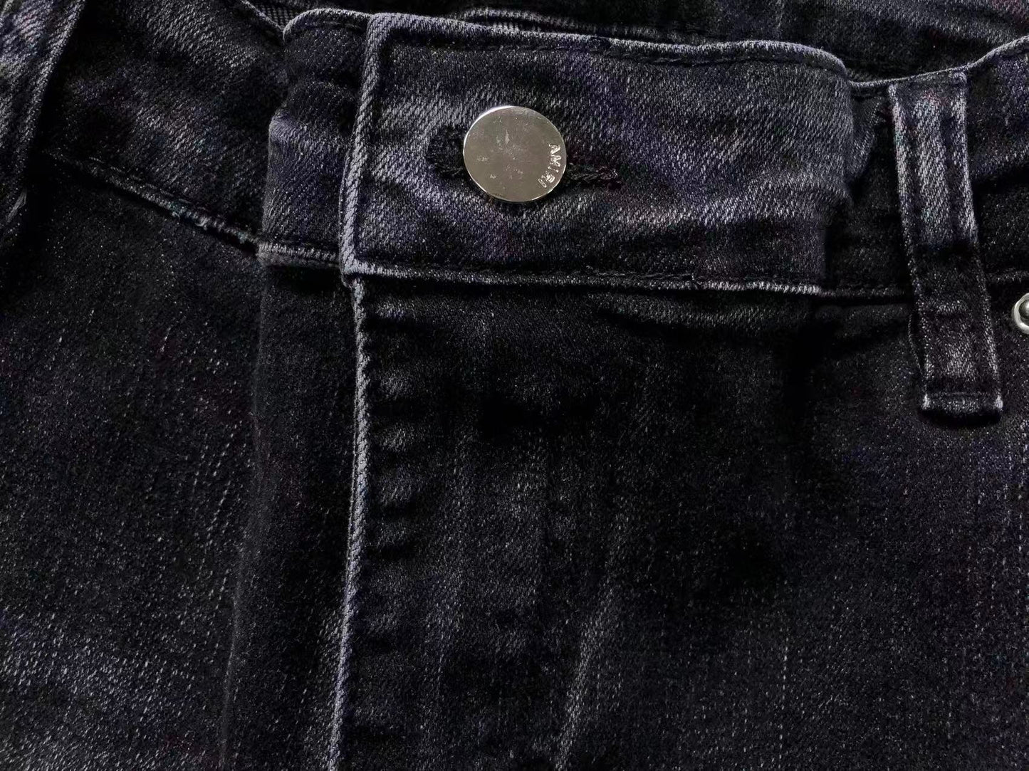 Calça AMIRI Tonal Logo Black Destroyed Denim