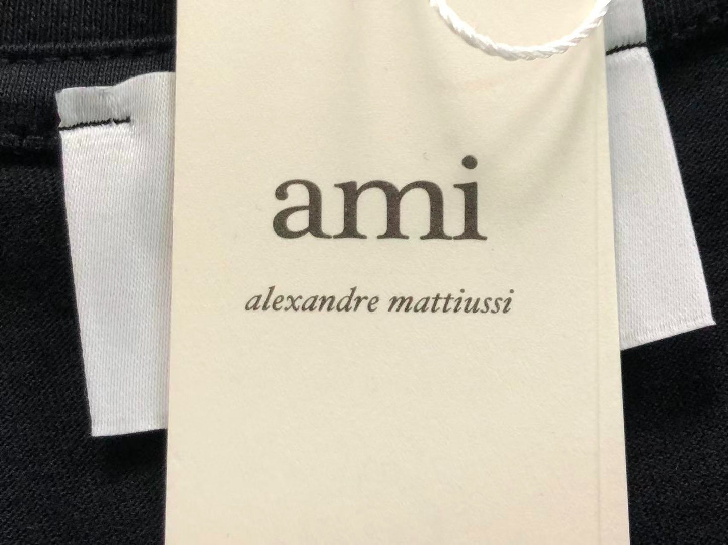 Camiseta AMI Paris Logo Coração Mini Bordado