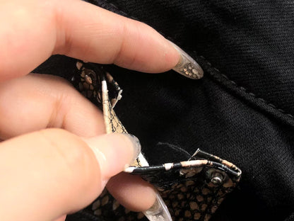 Calça AMIRI Logo Destroyed Black Denim
