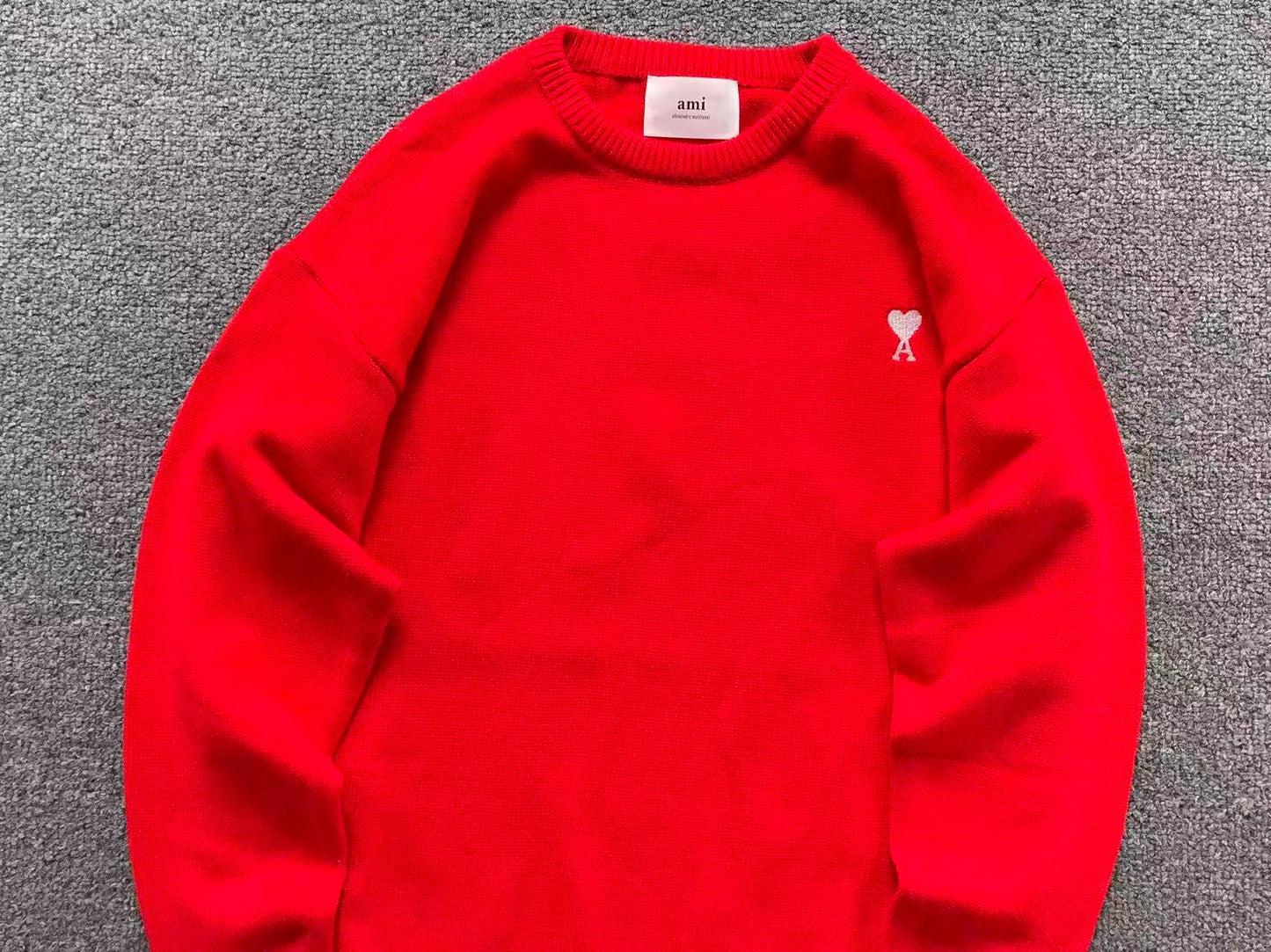 Suéter AMI Paris Coração Minimal