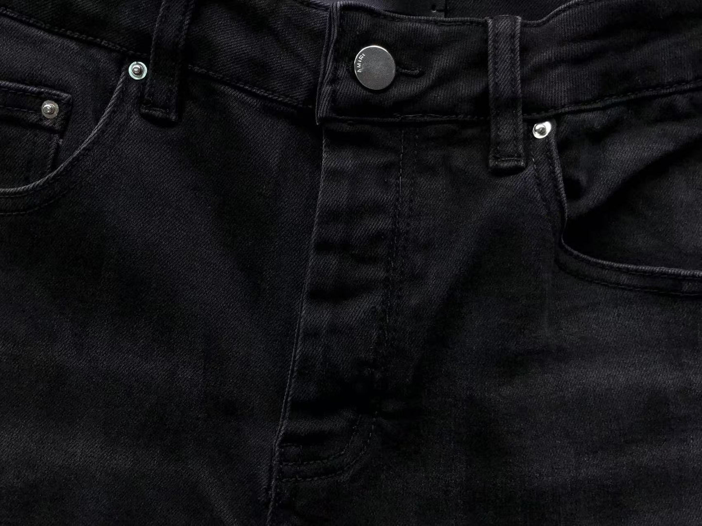 Calça AMIRI Logo Destroyed Black Denim