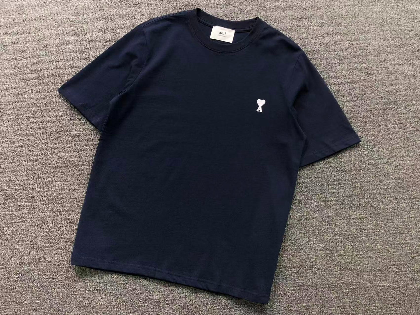 Camiseta AMI Paris Mini Heart Logo Minimal