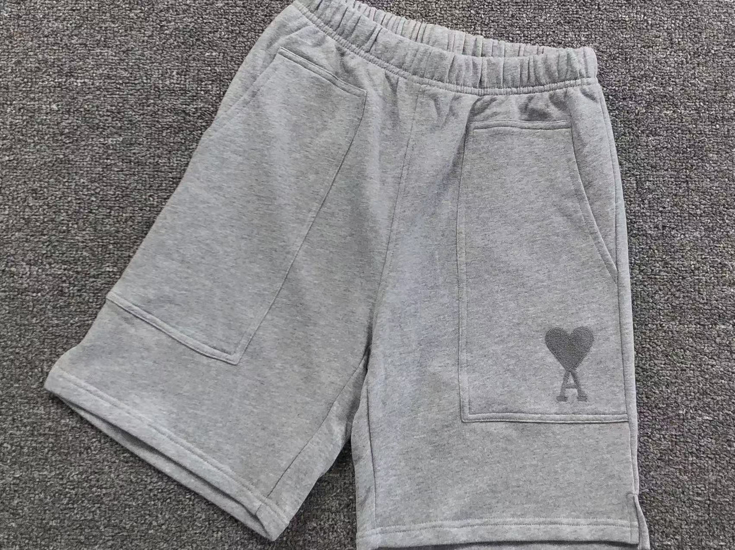 Short AMI Paris Essential Heart Collection