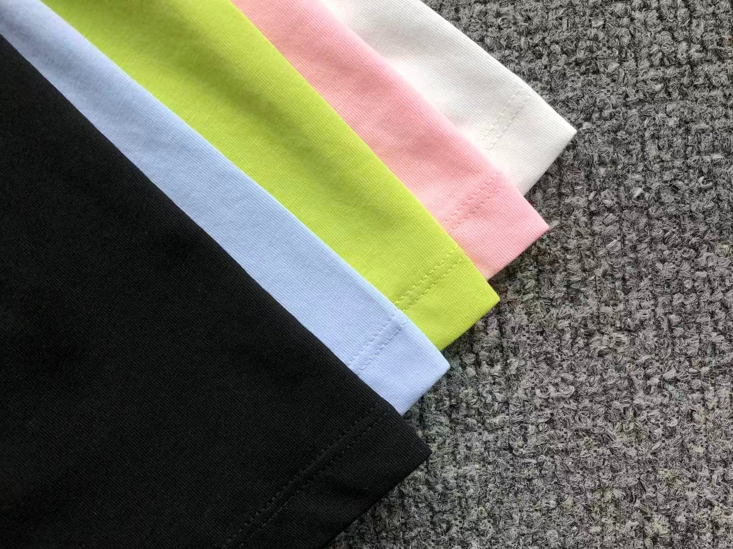 Camiseta Adidas Mini Icon Essentials Feminina