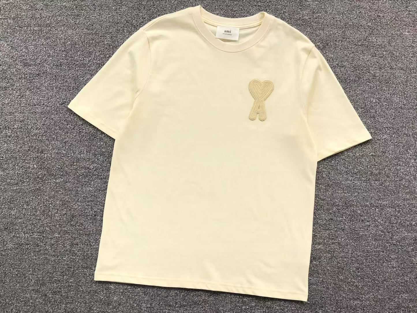 Camiseta AMI Paris Big Heart Embroidered