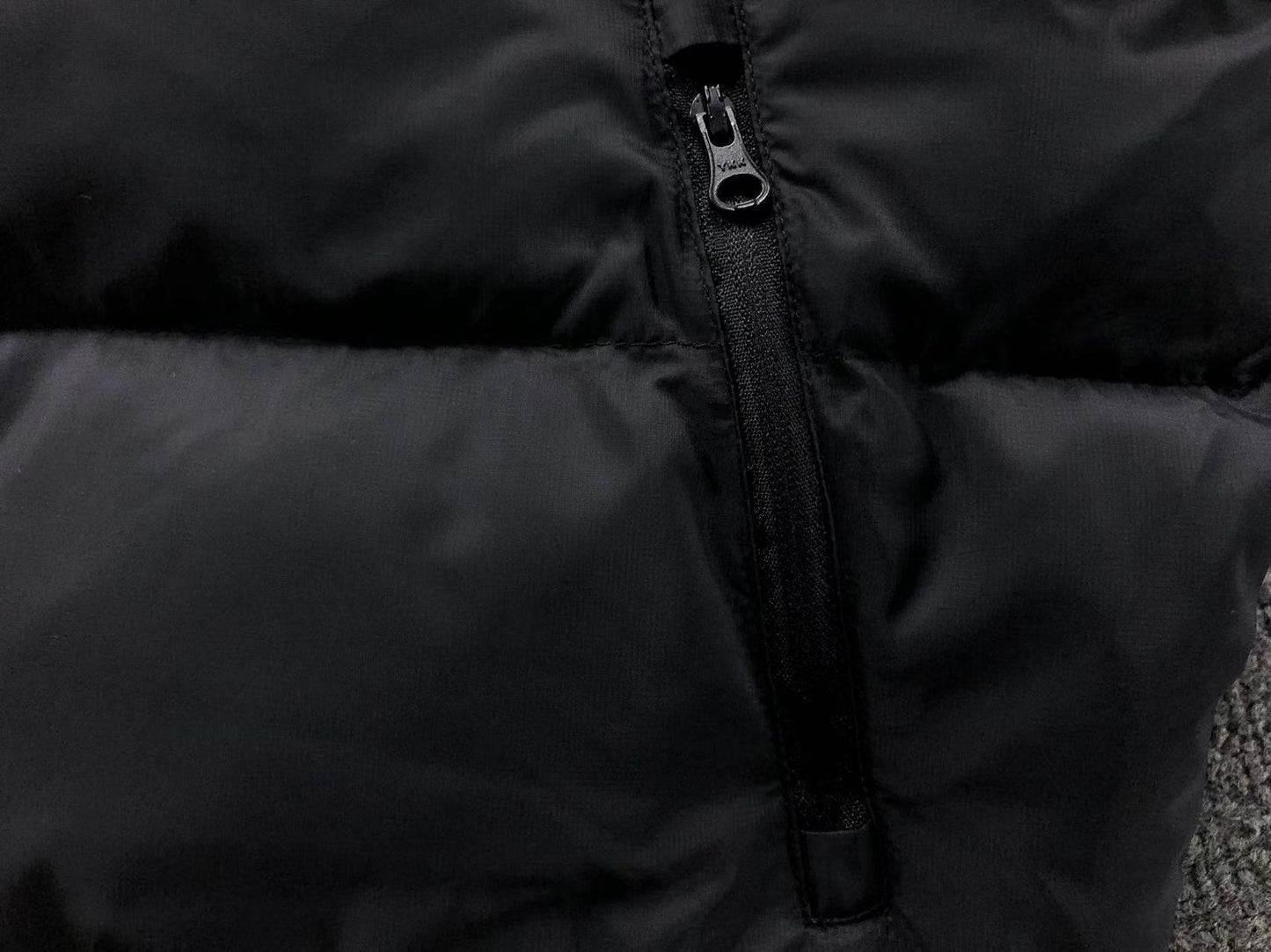 Jaqueta ALO puffer com capuz Feminino