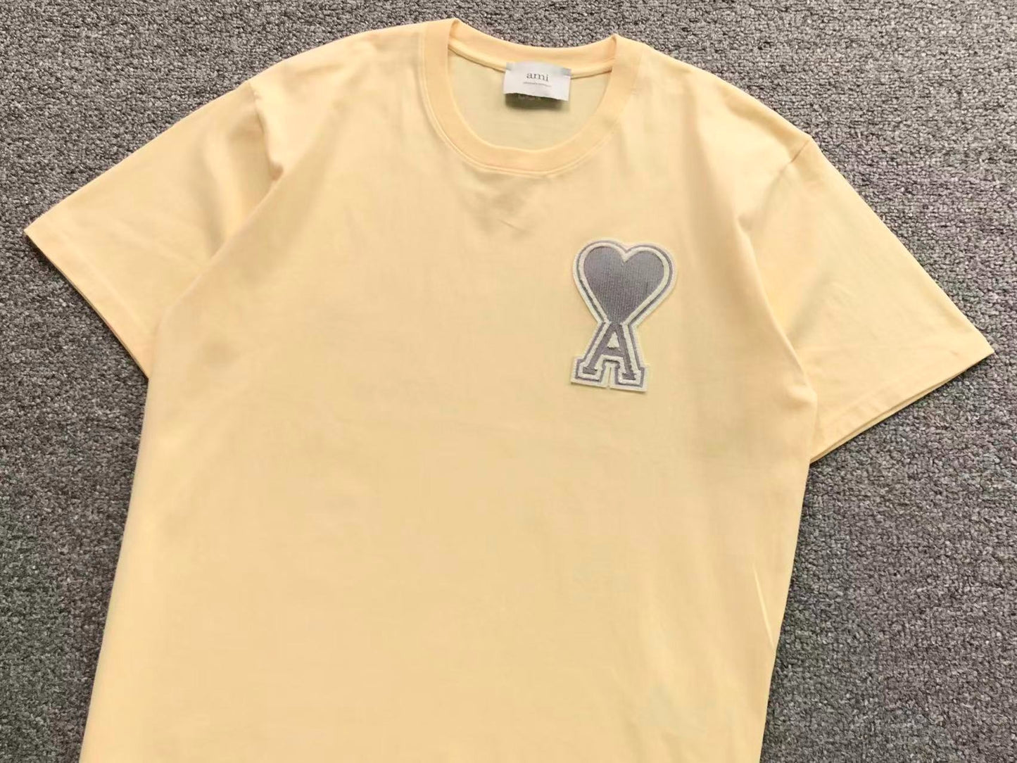Camiseta AMI Paris Patch Logo Coração
