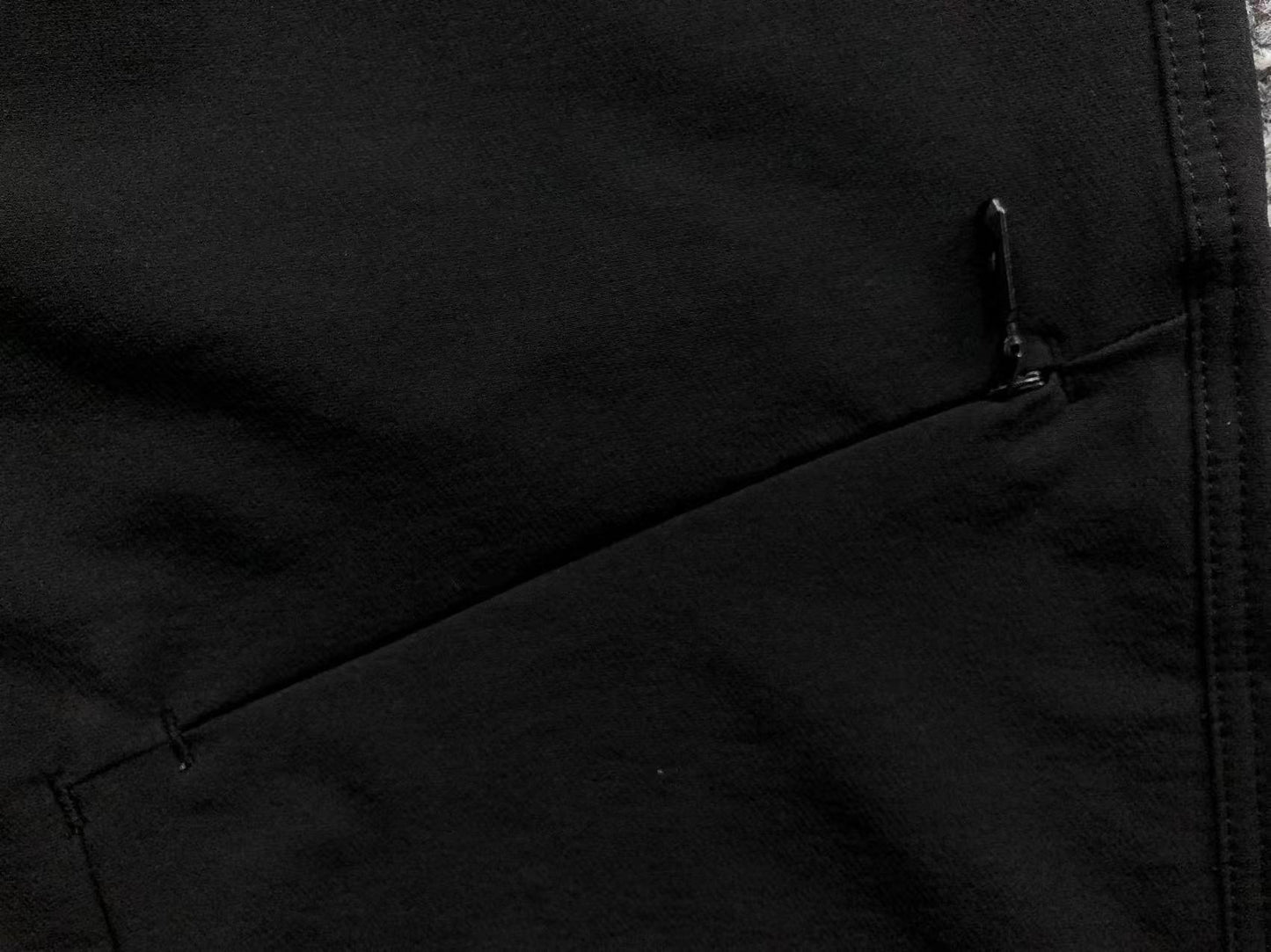 Calça elástica ALO moletom cargo