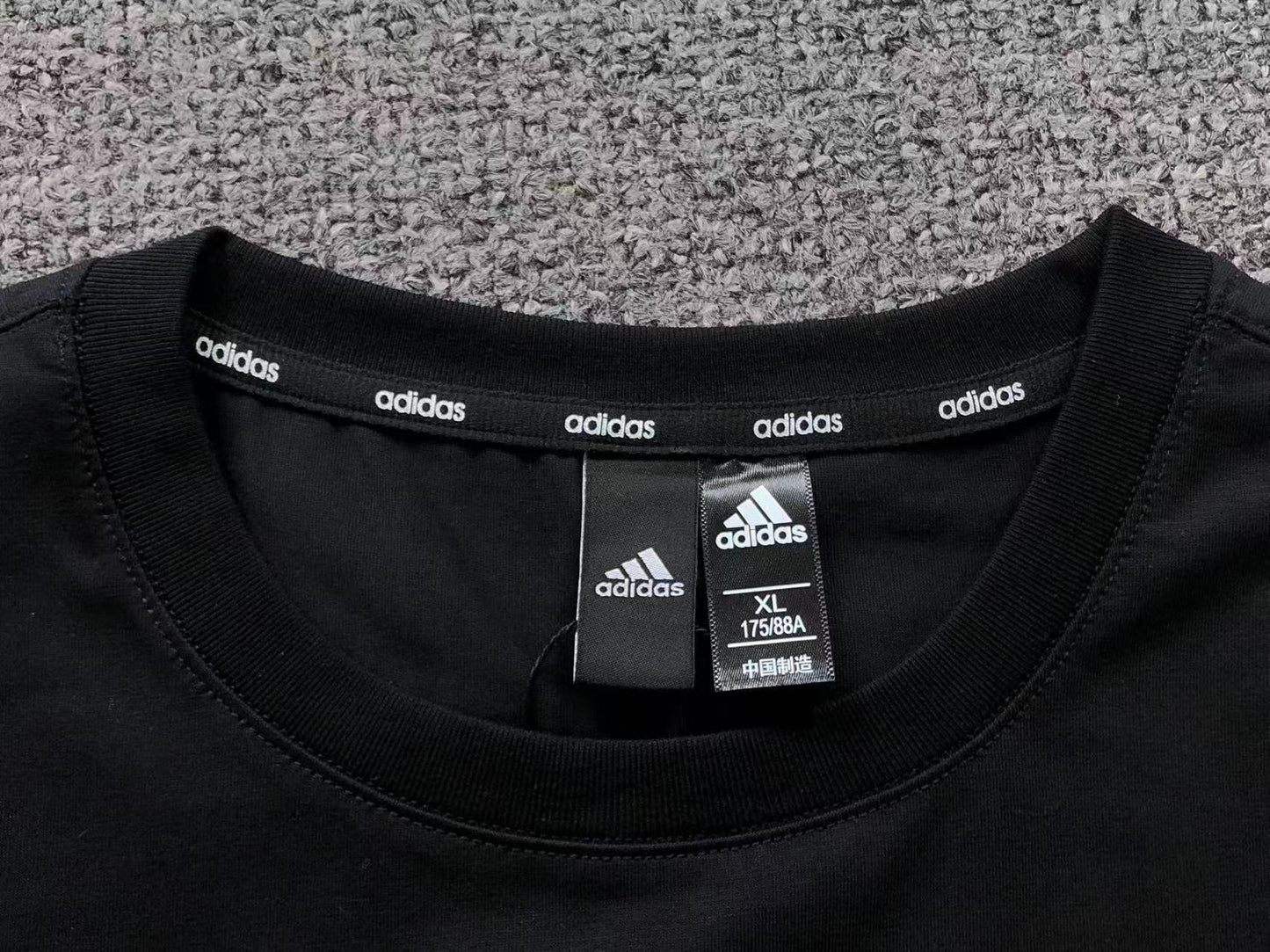 Camiseta Adidas Performance Oversized Logo