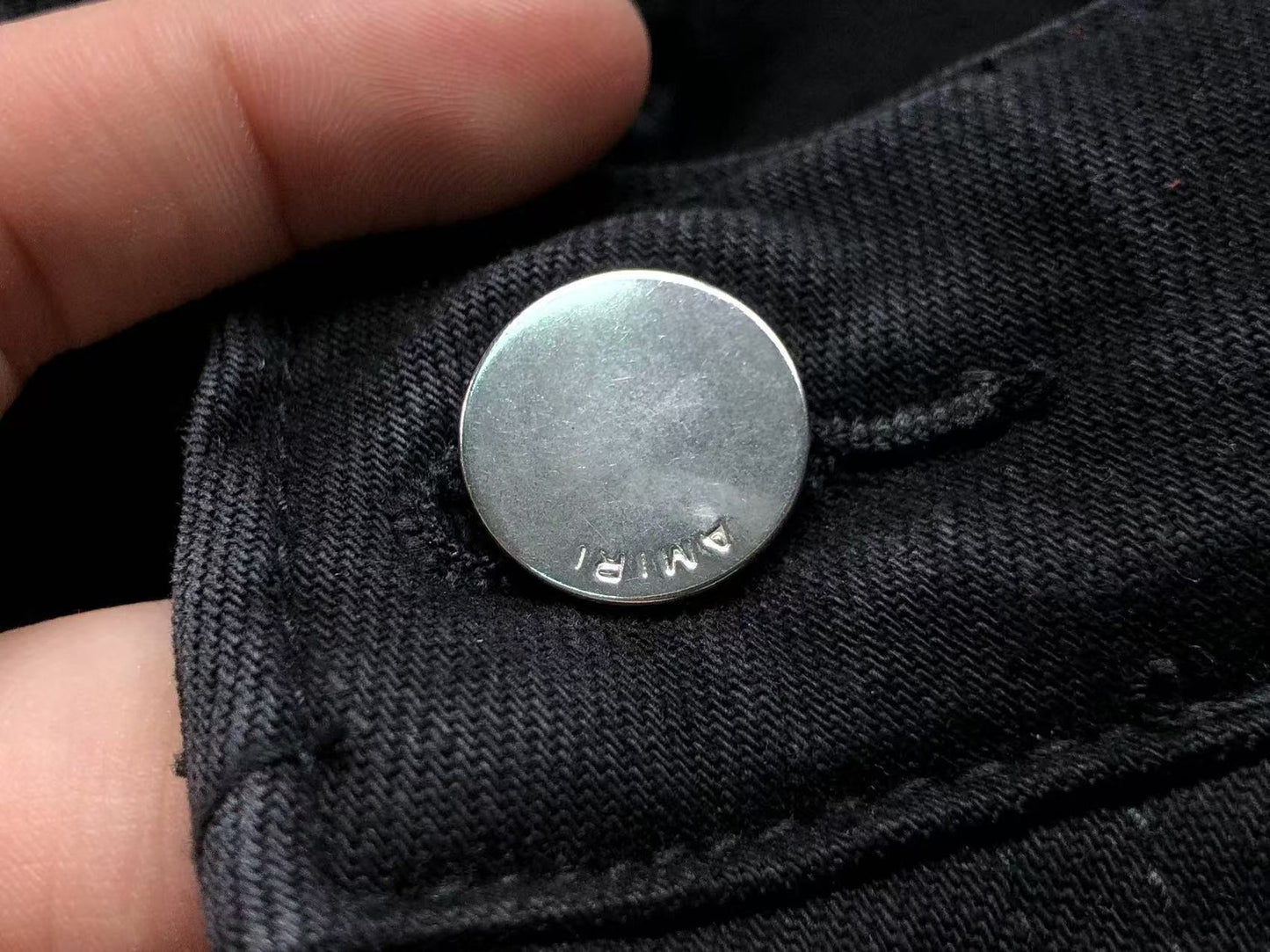 Calça AMIRI Bullet Hole Patch Black Denim