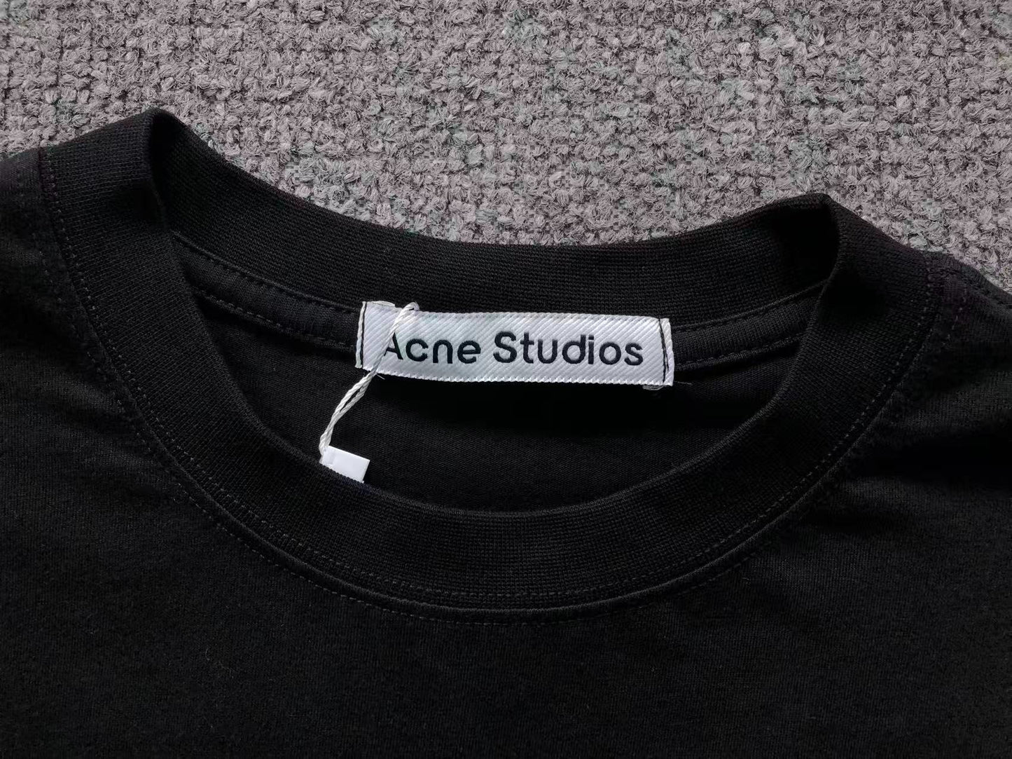 Camiseta Acne Studios Distressed Patch Tee