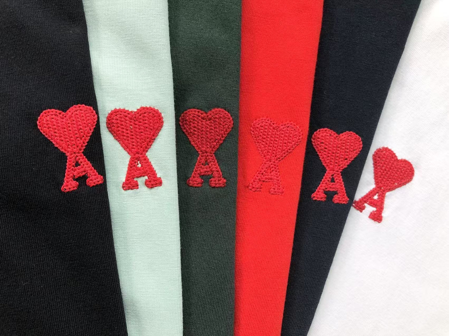 Camiseta AMI Paris Mini Heart Logo