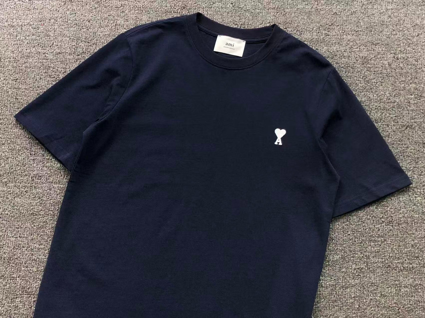 Camiseta AMI Paris Mini Heart Logo Minimal