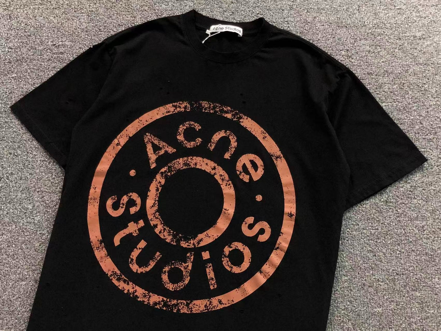 Camiseta Acne Studios Distressed Round Logo