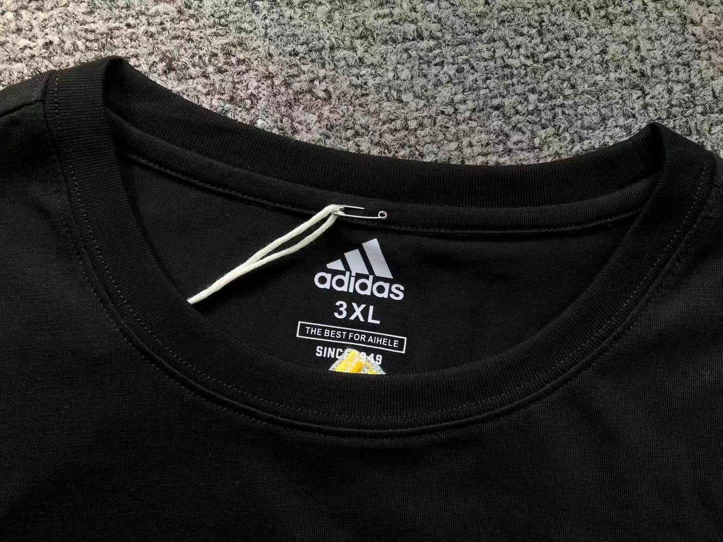 Camiseta Adidas Mini Icon Essentials Feminina