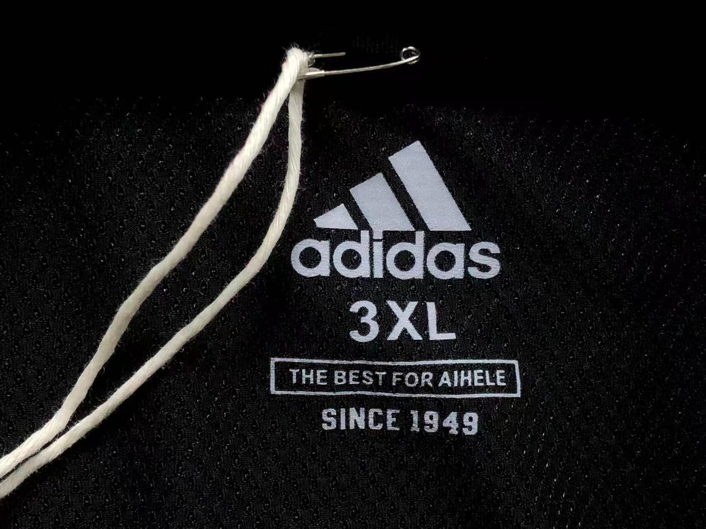Camiseta Adidas Micro Logo Minimal Feminina