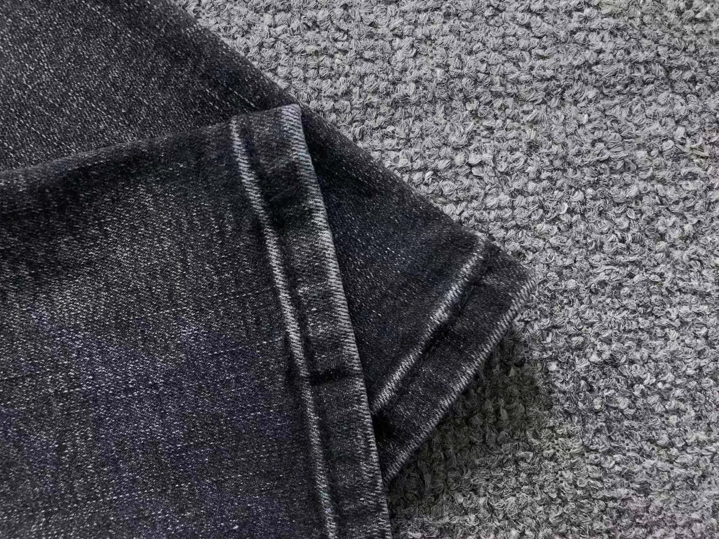 Calça AMIRI Tonal Logo Black Destroyed Denim