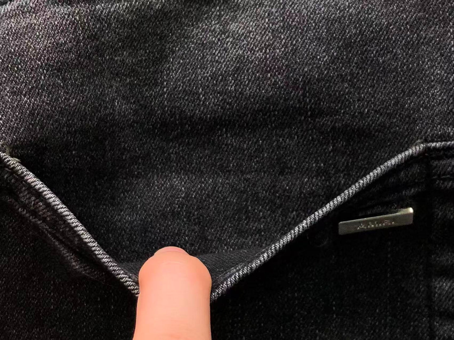 Calça AMIRI Multi Patch Black Destroyed Denim