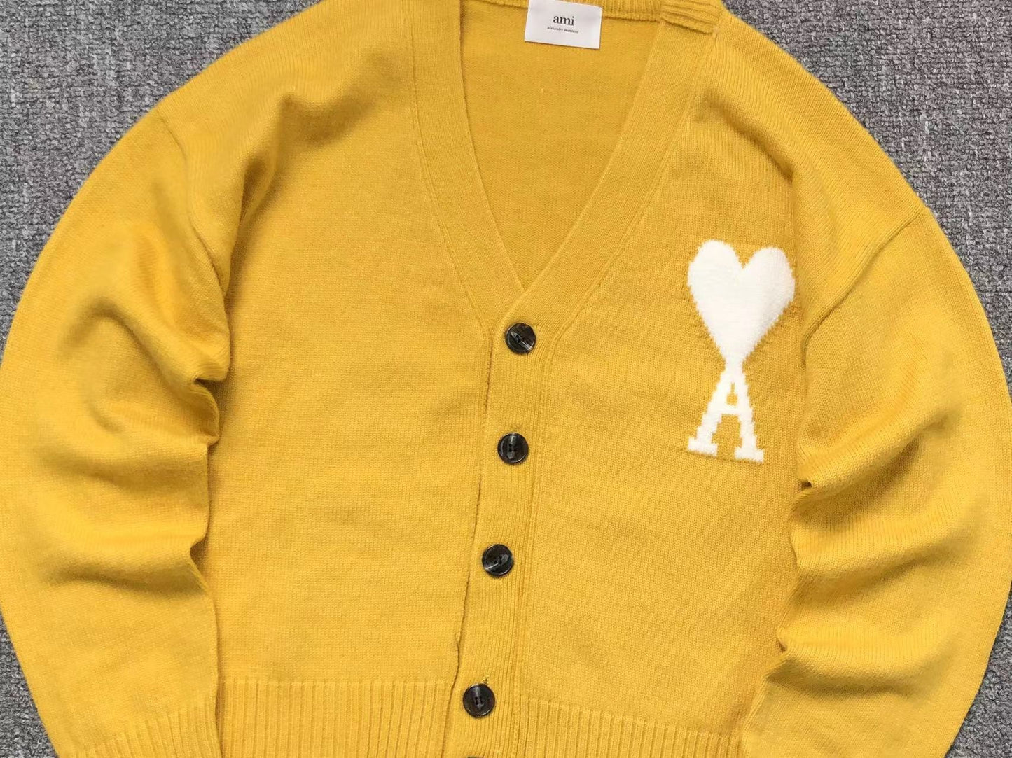 Suéter Cardigan AMI Paris