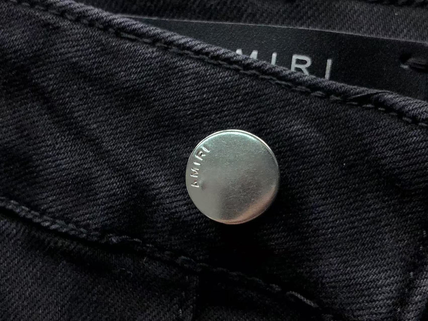 Calça AMIRI Logo Destroyed Black Denim