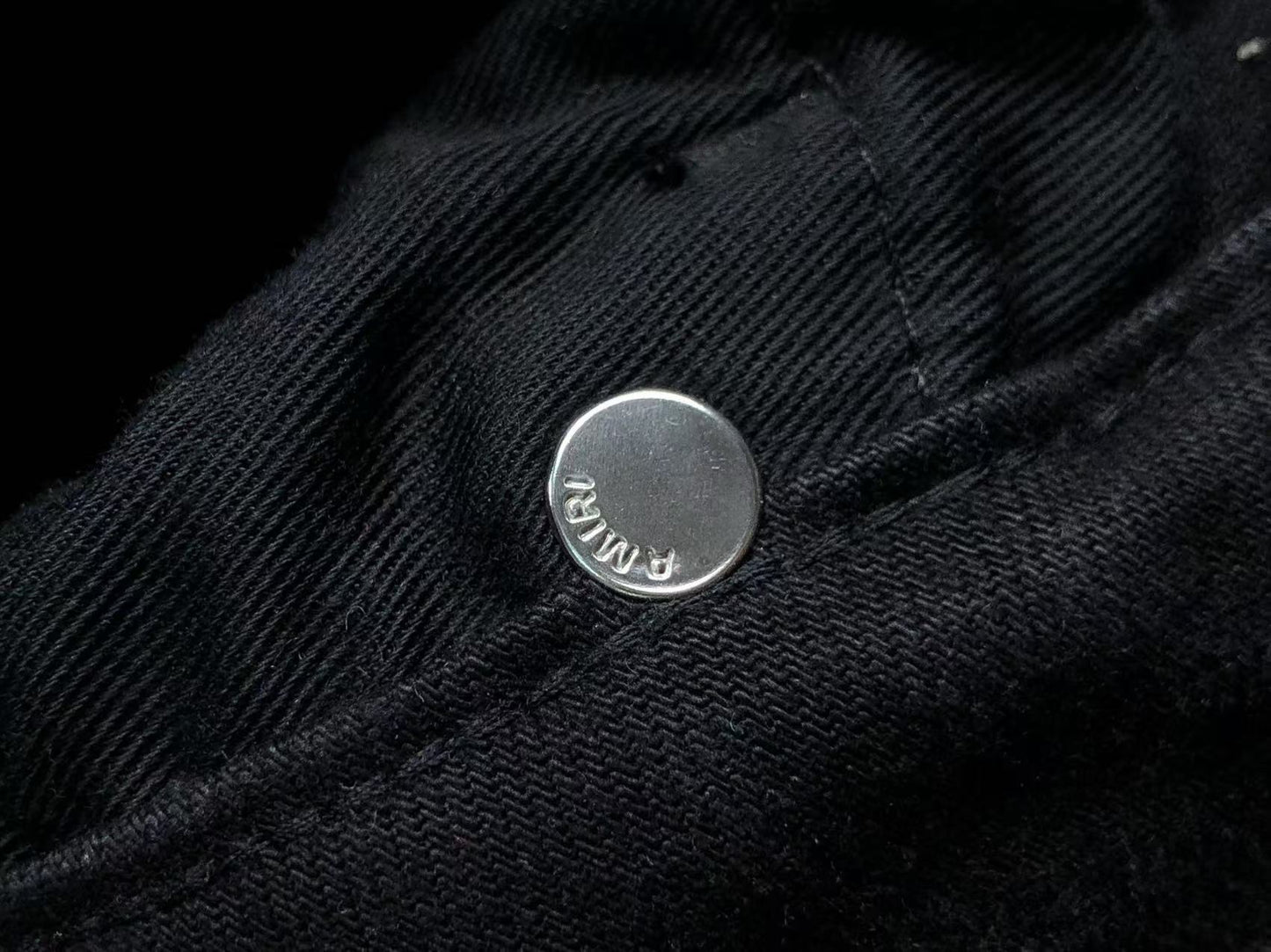 Calça AMIRI Bullet Hole Patch Black Denim