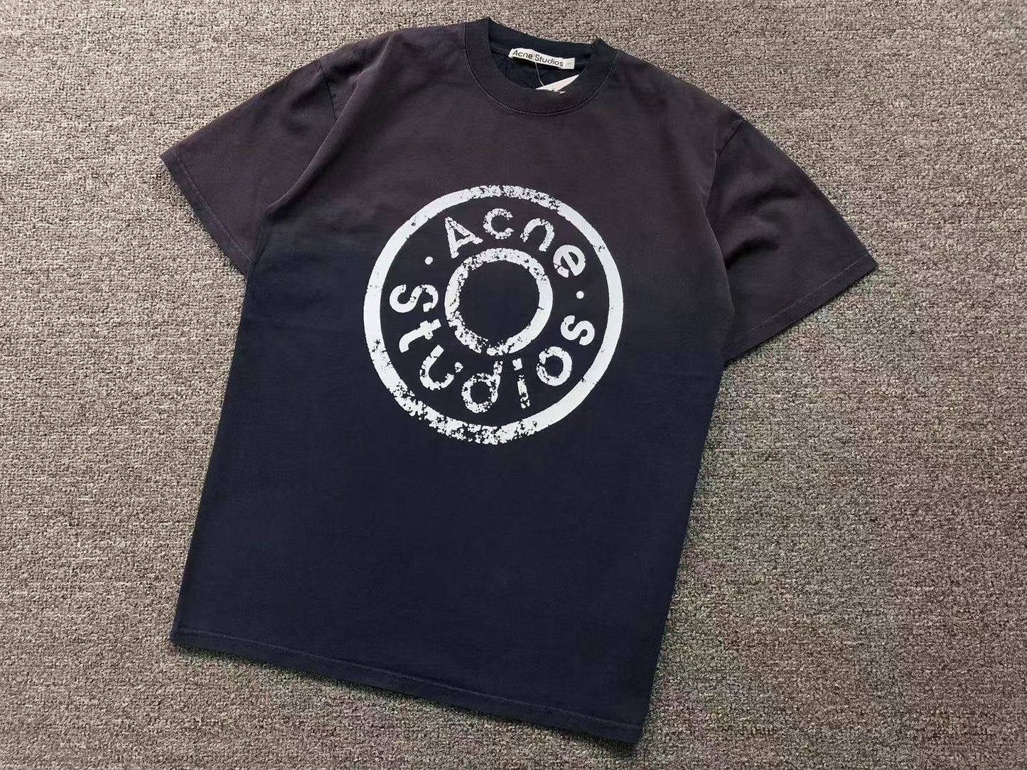 Camiseta Acne Studios Worn Circle Graphic