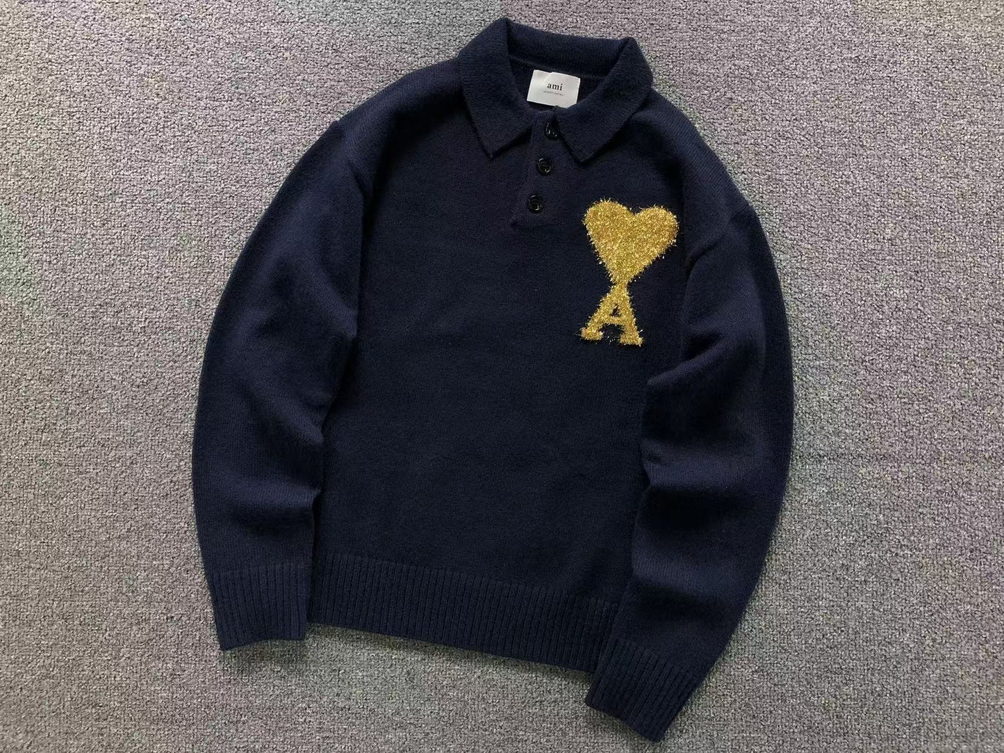 Suéter Polo AMI Paris Coração Dourado