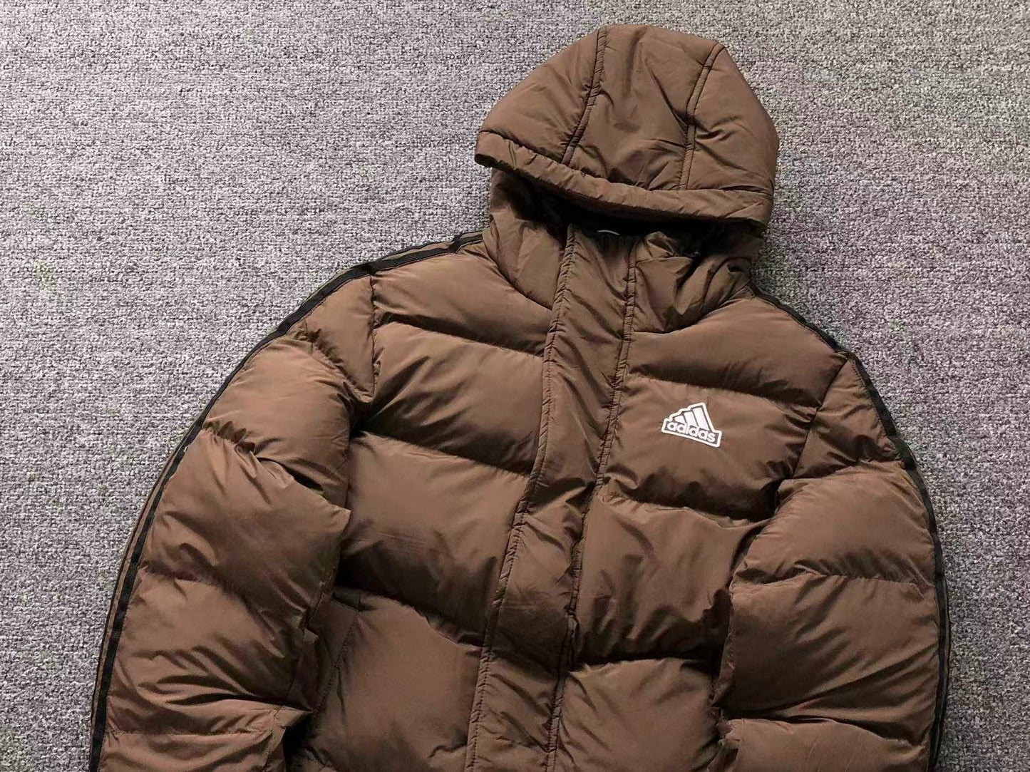Jaqueta Puffer adidas Alpine Street
