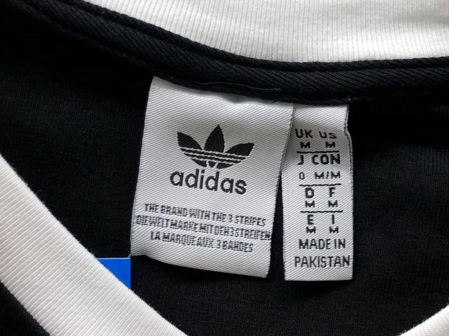 Camiseta Adidas Raglan Core 3-Stripes Feminina