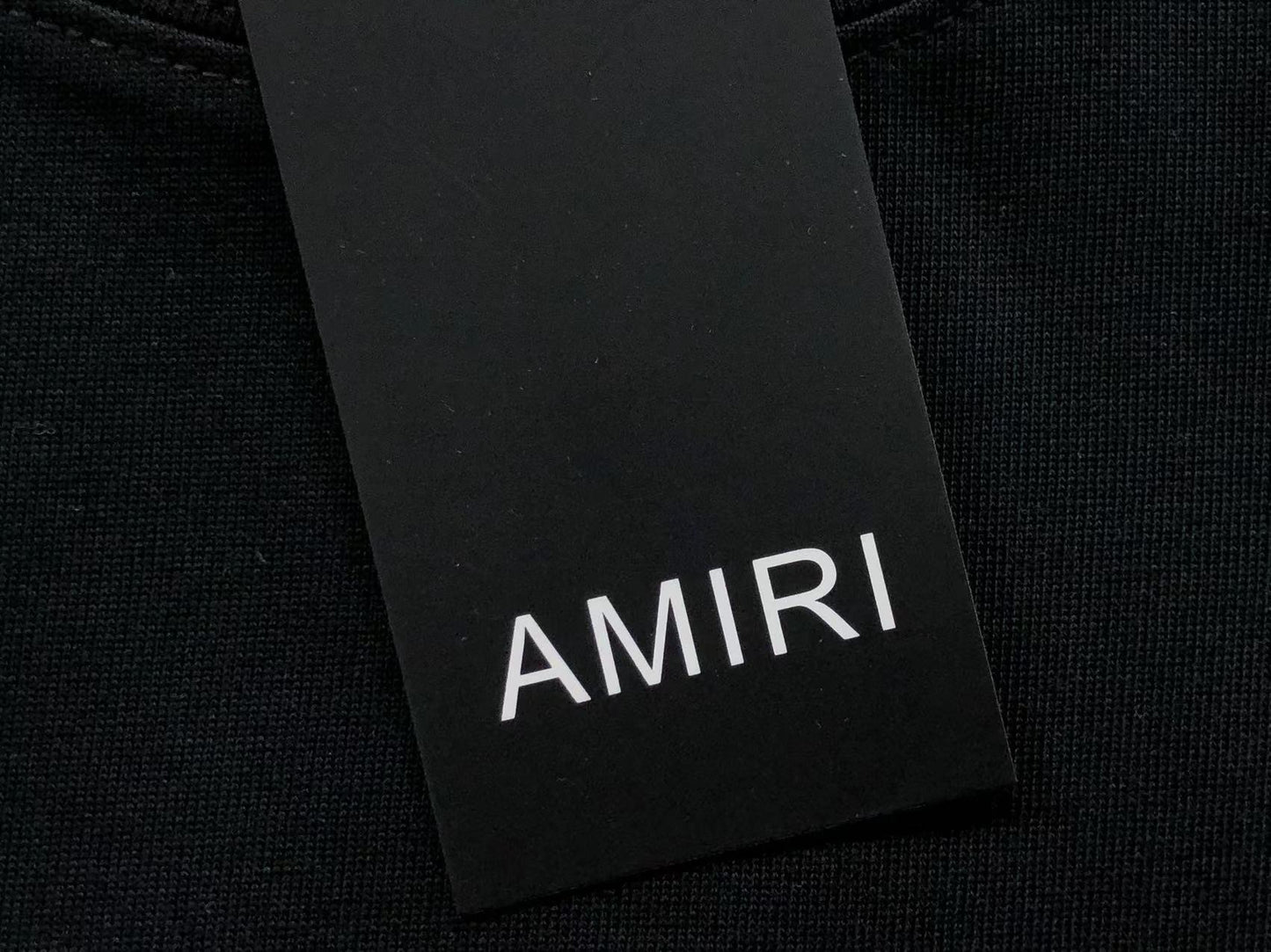 Camiseta AMIRI Gothic Logo Gold Emblem