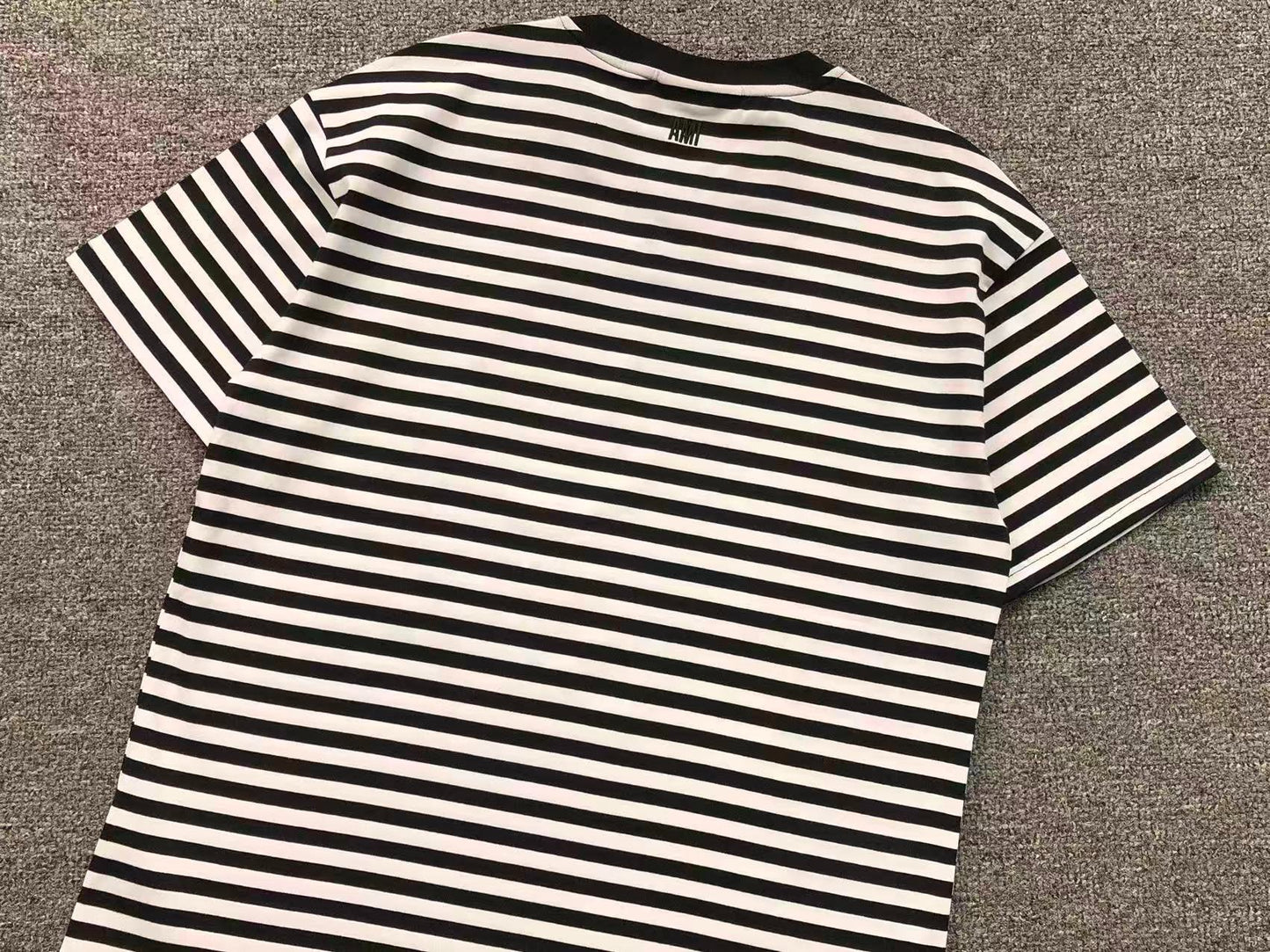 Camiseta AMI Paris Classic Heart Striped Tee