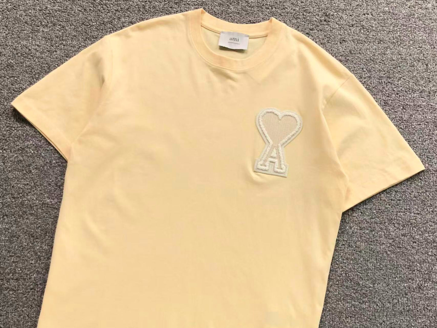 Camiseta AMI Paris Patch Logo Coração