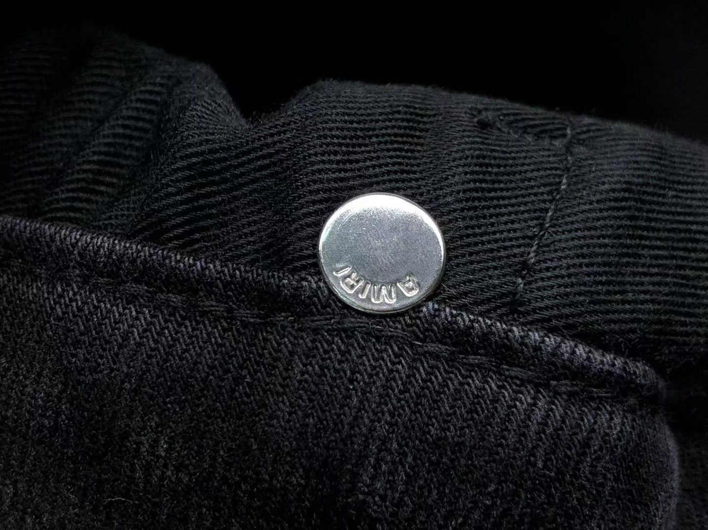 Calça AMIRI Logo Destroyed Black Denim