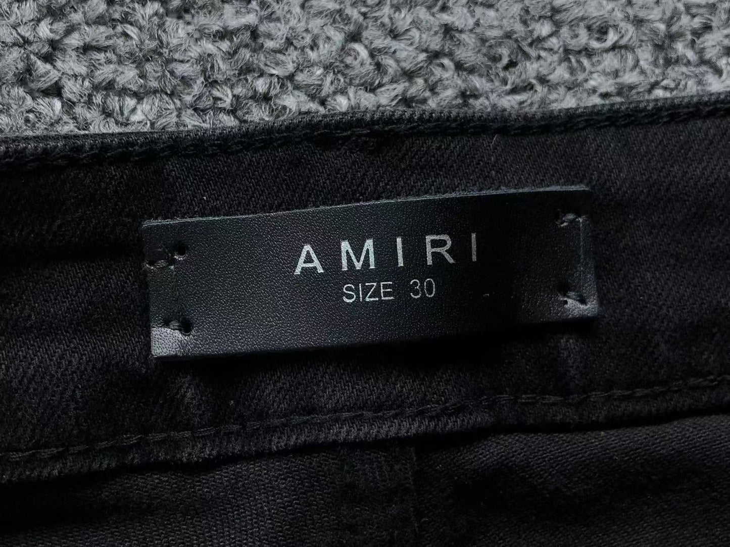 Calça AMIRI Bullet Hole Patch Black Denim