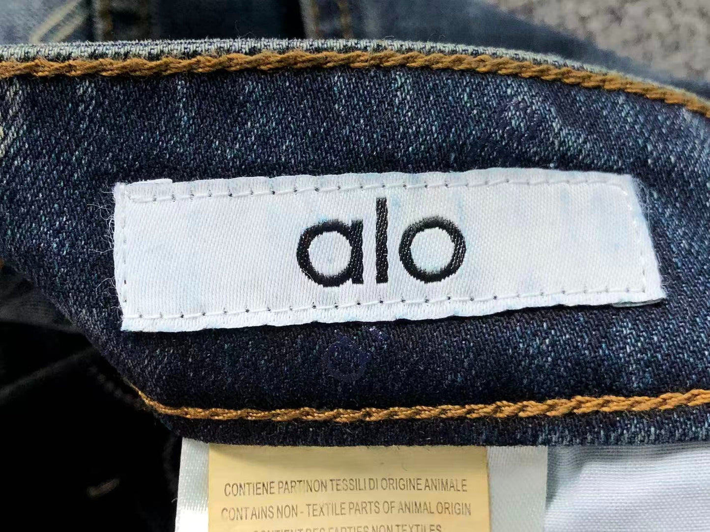 Calça ALO jeans reta azul estonado