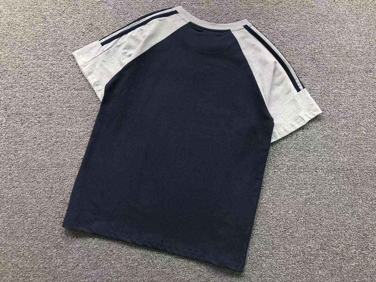 Camiseta Adidas Raglan Contrast Feminino