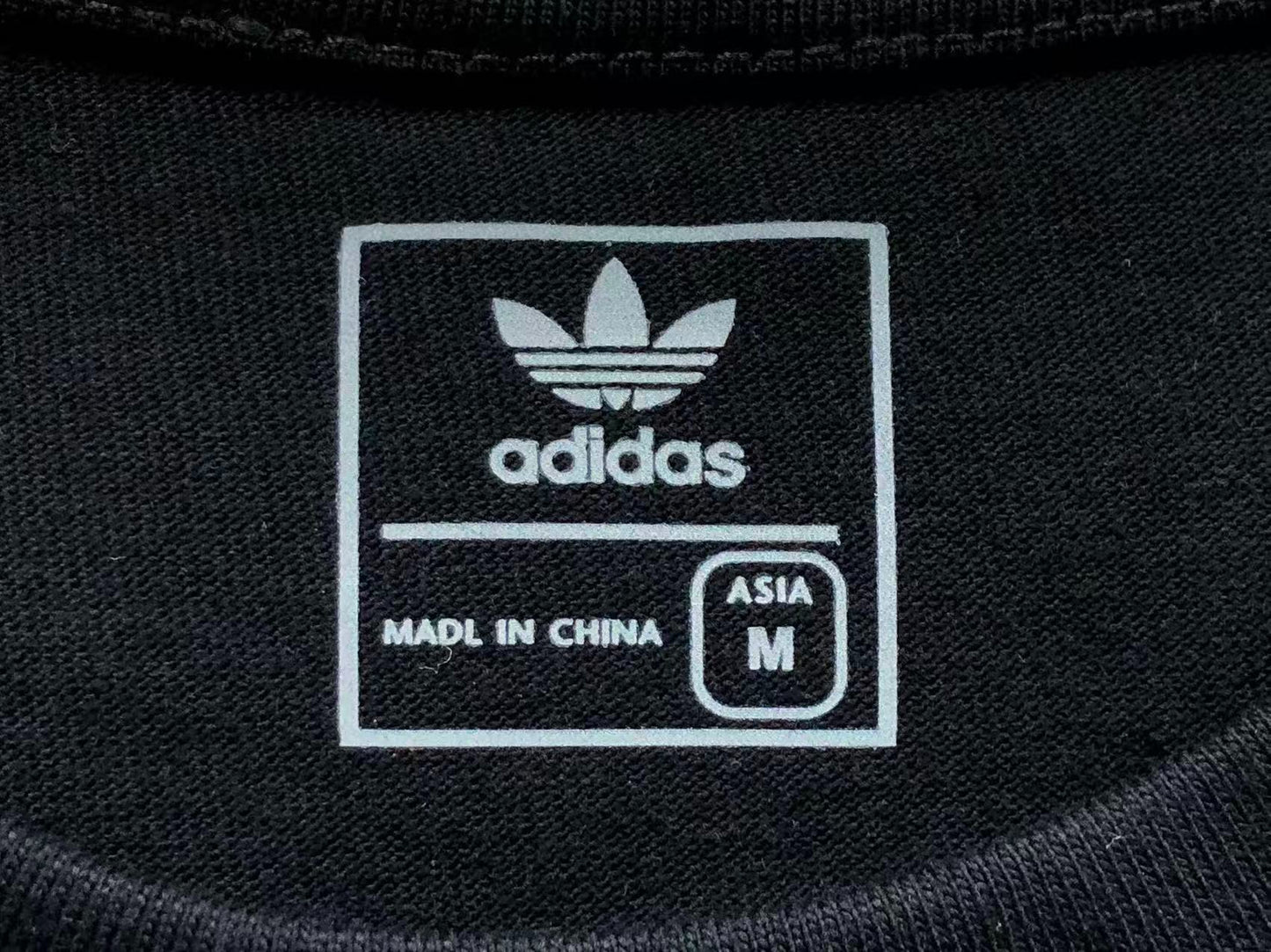Camiseta Adidas Originals Back Graphic