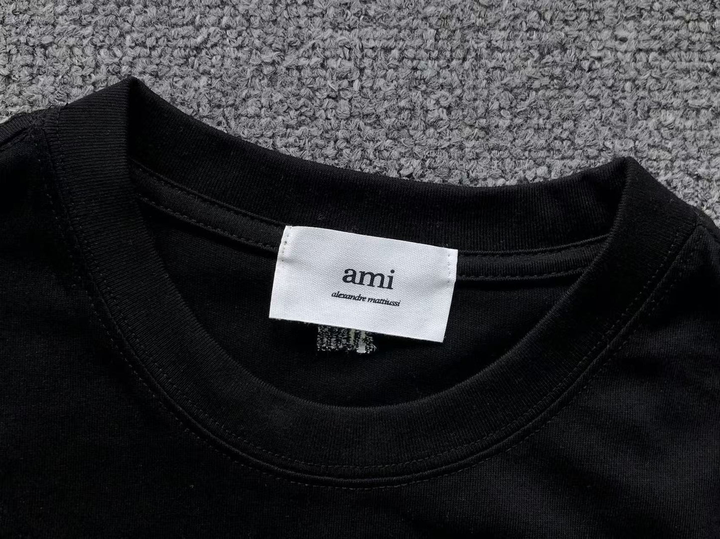Camiseta AMI Paris Mini Heart Logo Contrast Tee