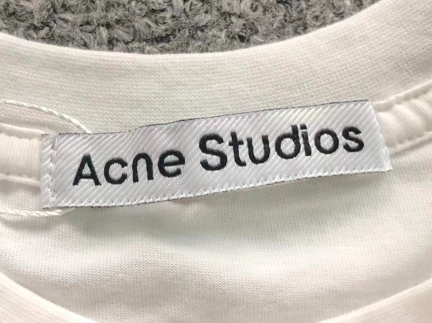 Camiseta Acne Studios Spray Heart