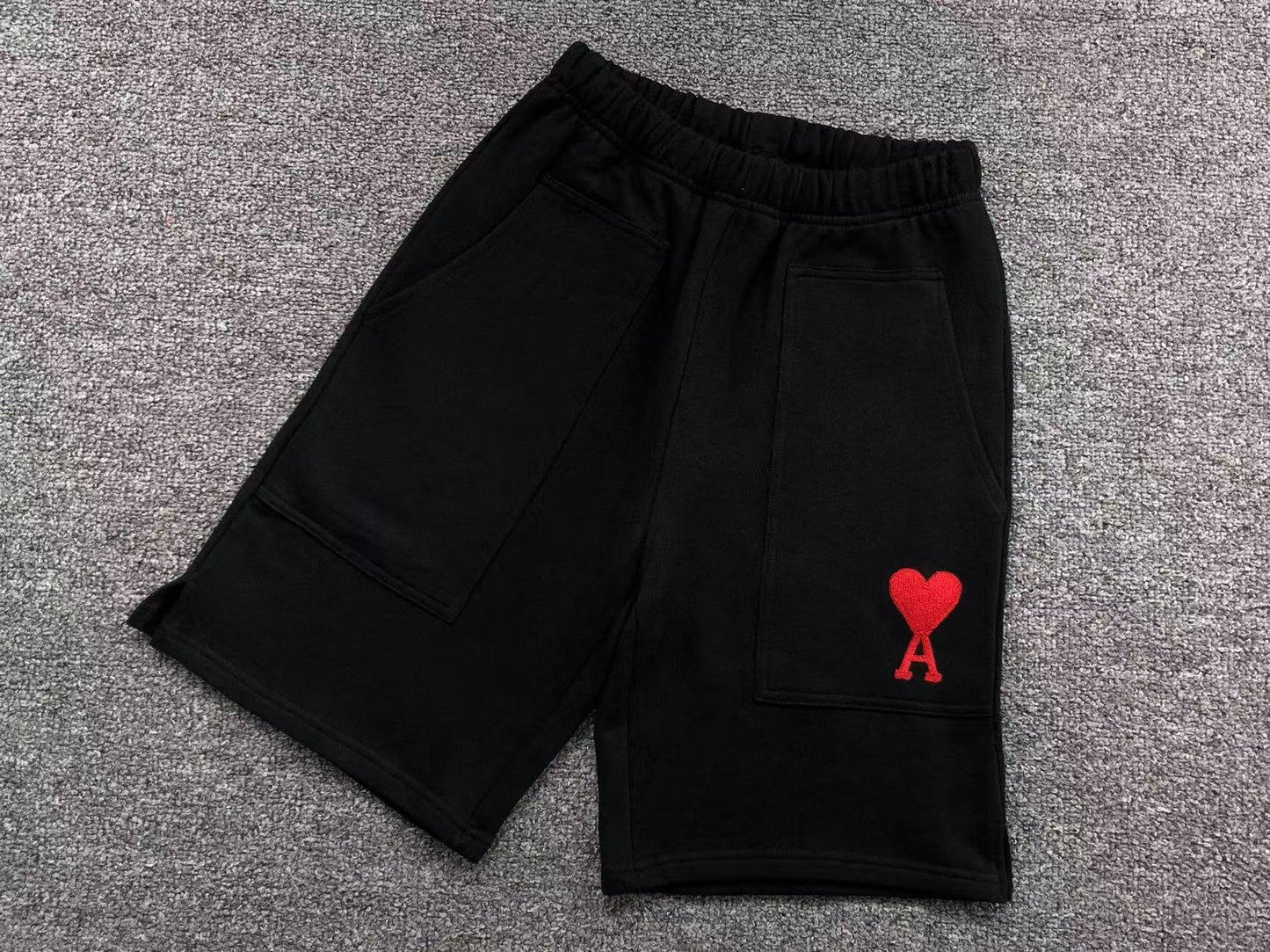 Short AMI Paris Essential Heart Collection