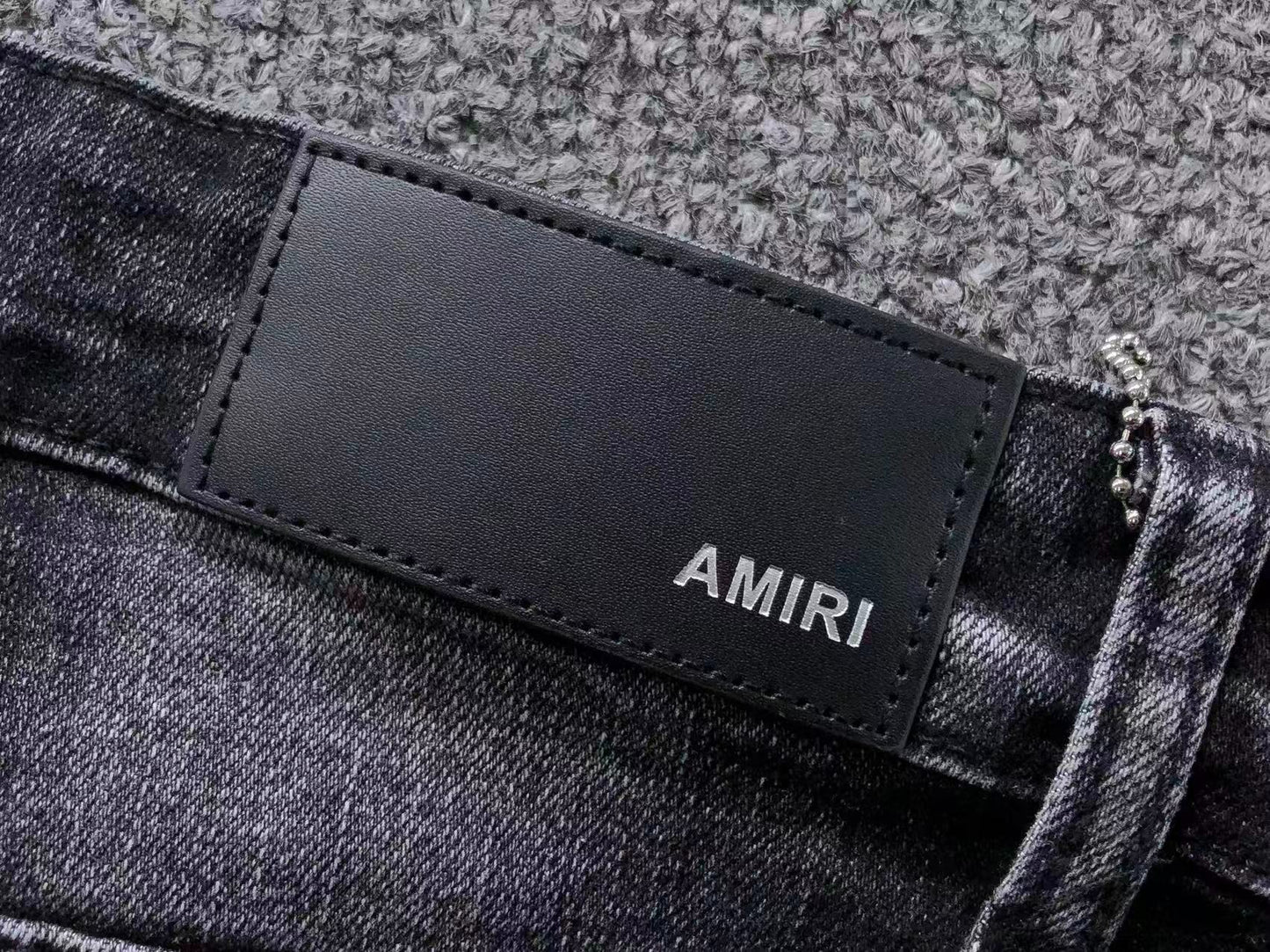 Calça AMIRI Tonal Logo Black Destroyed Denim