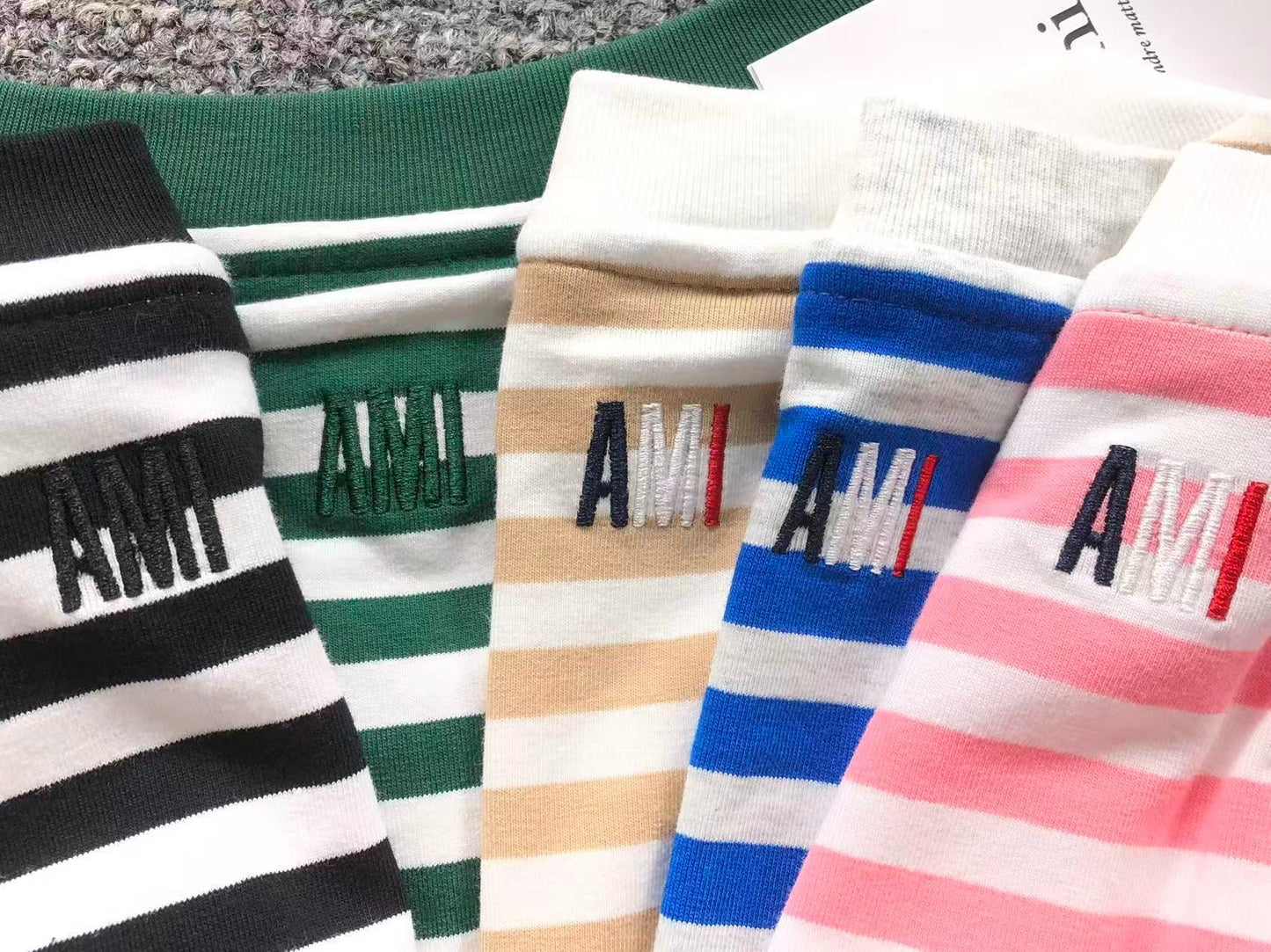 Camiseta AMI Paris Classic Heart Striped Tee