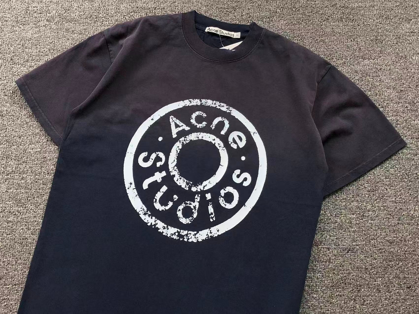 Camiseta Acne Studios Worn Circle Graphic